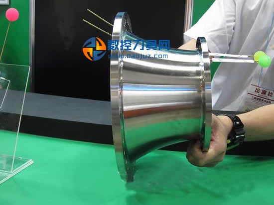 放電精密加工研究所開發出彎曲孔加工技術